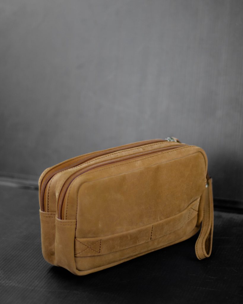 Cherokee Double: Hand Bag Kulit Premium untuk Gaya dan Fungsionalitas - Kael Leather Goods