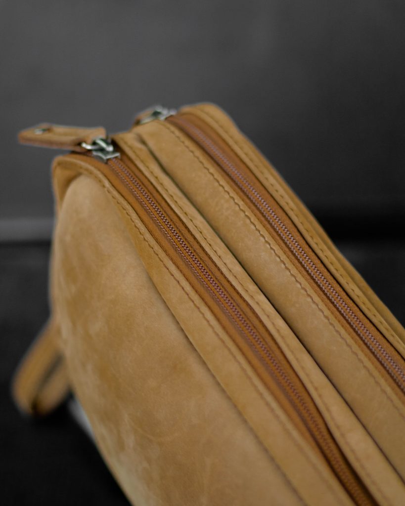 Cherokee Double: Hand Bag Kulit Premium untuk Gaya dan Fungsionalitas - Kael Leather Goods