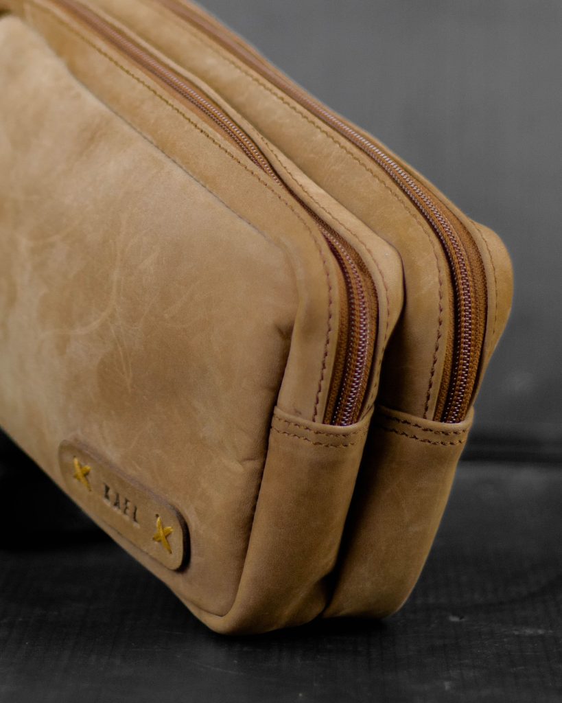 Cherokee Double: Hand Bag Kulit Premium untuk Gaya dan Fungsionalitas - Kael Leather Goods