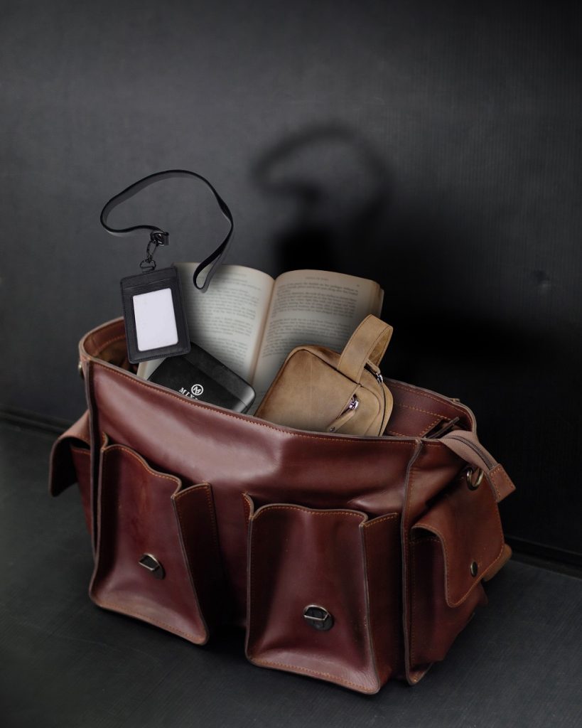 Messenger Bag Kavi: Perpaduan Gaya dan Fungsionalitas - Kael Leather Goods