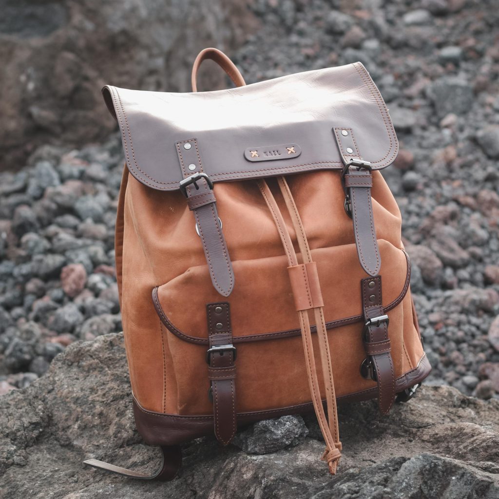 5 Cara Membersihkan Tas Ransel Kulit - Kael Leather Goods