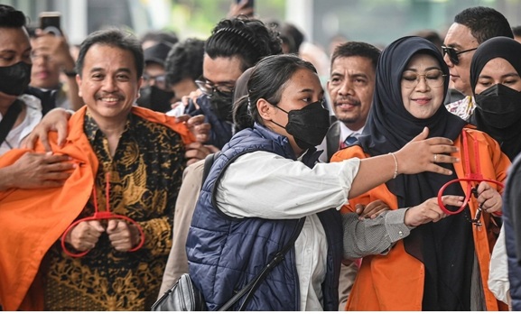 Sidang dr Tifa Digelar 2 Juli, Roy Tunggu Praperadilan