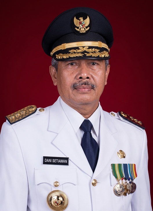 Pendidikan dan Penghargaan Selama Mengabdi