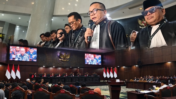 Denny Indrayana Bersama 11 Pemohon